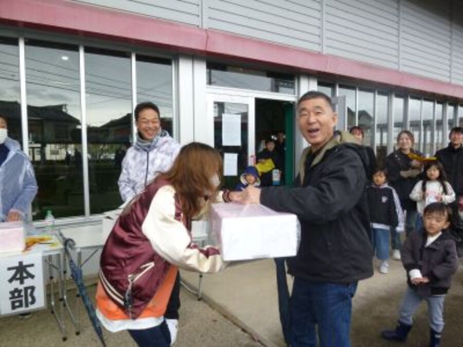 大抽選会はすごい熱気に包まれた